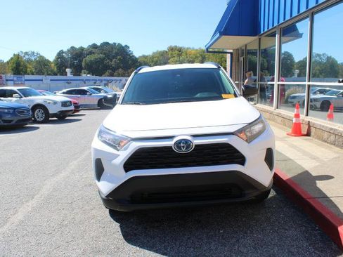 Used 2021 Toyota RAV4 LE image 2
