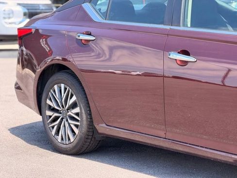 Used 2024 Nissan Altima 2.5 SV FWD image 5