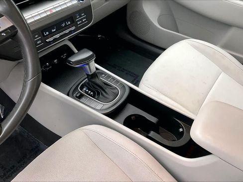 Certified 2024 Hyundai Kona SEL AWD/4WD image 17