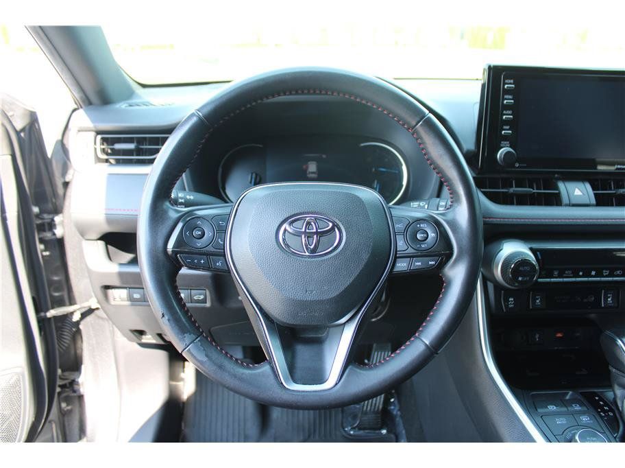Used 2021 Toyota RAV4 SE w/ Weather & Moonroof Package AWD/4WD image 19