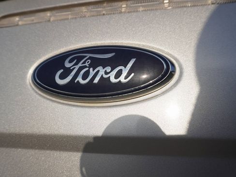 Used 2009 Ford Focus SE image 25