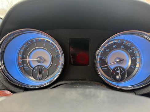 Used 2014 Chrysler 300 RWD image 16