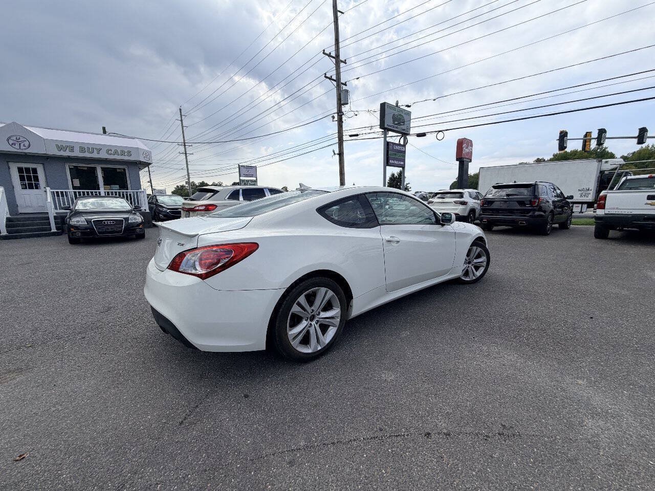 Used 2010 Hyundai Genesis 2.0T RWD image 11
