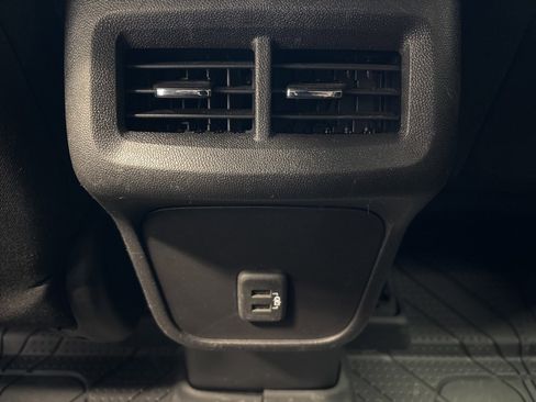 Used 2024 Chevrolet Equinox LT image 31