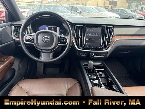 Used 2025 Volvo V60 B5 Cross Country Plus image 15