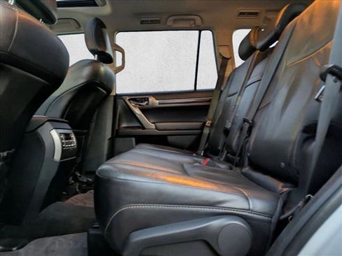 Used 2016 Lexus GX 460 image 19