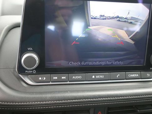 Used 2024 Nissan Rogue S FWD image 30