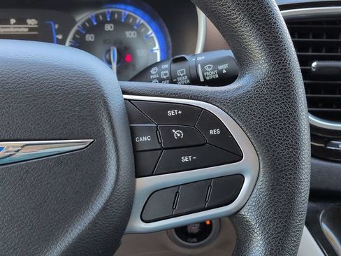Used 2021 Chrysler Voyager Lxi FWD image 23