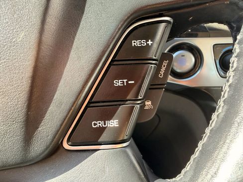 Used 2014 Hyundai Equus Signature RWD image 19