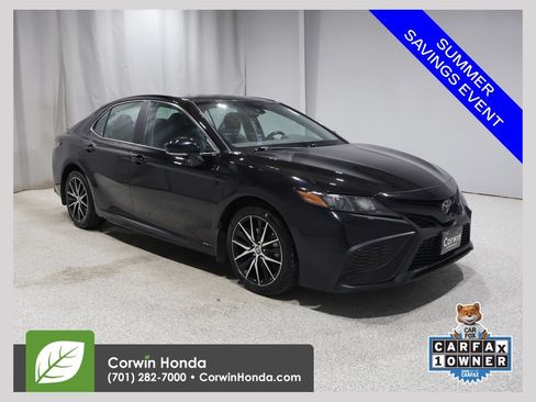 Used 2023 Toyota Camry SE FWD image 1