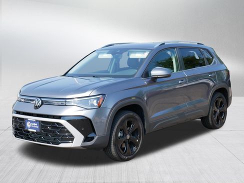 Certified 2025 Volkswagen Taos SEL AWD/4WD image 3