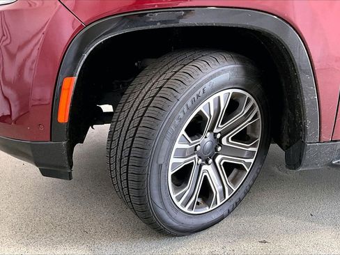 Used 2023 Jeep Wagoneer L Series II AWD/4WD image 20