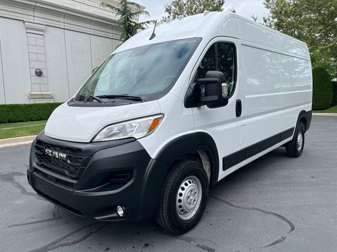 Used 2026 RAM ProMaster 2500 w/ Convenience Group FWD image 3