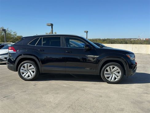 Used 2022 Volkswagen Atlas Cross Sport SE w/ Panoramic Sunroof Package image 9