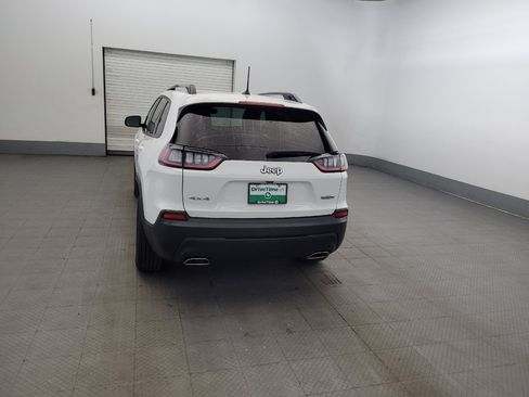 Used 2022 Jeep Cherokee Latitude Lux w/ Mopar Interior Package AWD/4WD image 6