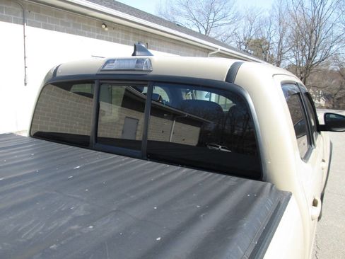 Used 2016 Toyota Tacoma TRD Off-Road w/ Towing Package image 12