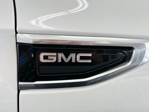 Used 2022 GMC Yukon Denali AWD/4WD image 5
