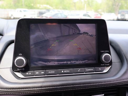 Used 2025 Nissan Rogue SV image 38