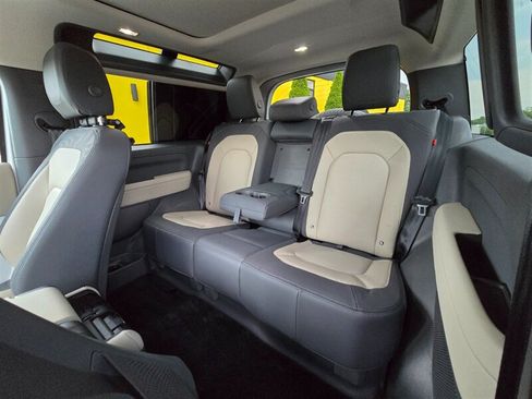 Used 2024 Land Rover Defender 90 X-Dynamic SE AWD/4WD image 15