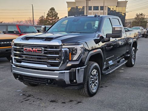 Used 2024 GMC Sierra 3500 SLT image 11