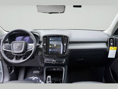 New 2025 Volvo XC40 B5 Plus w/ Climate Package image 21