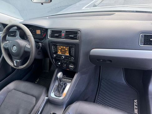 Used 2011 Volkswagen Jetta SEL FWD image 13
