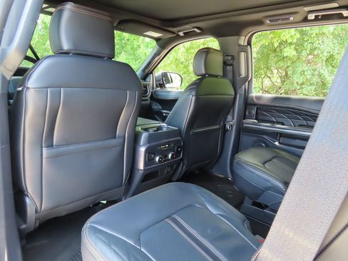 Used 2023 Ford Expedition Platinum AWD/4WD image 27