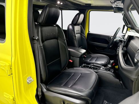 Used 2024 Jeep Wrangler Unlimited Sahara w/ Technology Group image 17