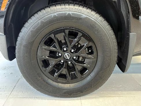 Used 2024 Nissan Frontier SV w/ Technology Package AWD/4WD image 9