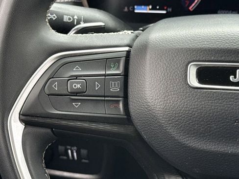 Used 2023 Jeep Grand Cherokee L Laredo image 13