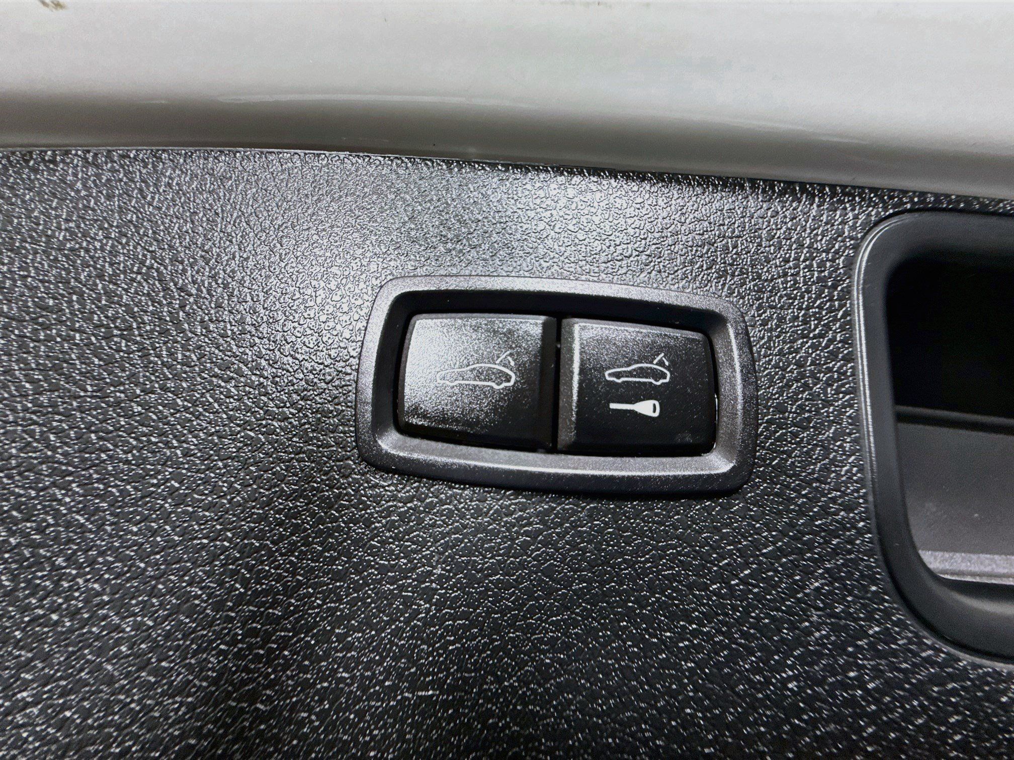 Used 2024 Porsche Macan AWD/4WD image 42