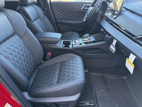 New 2025 Mitsubishi Outlander SEL image 24