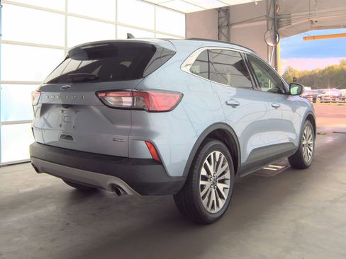 Used 2022 Ford Escape Titanium AWD/4WD image 6