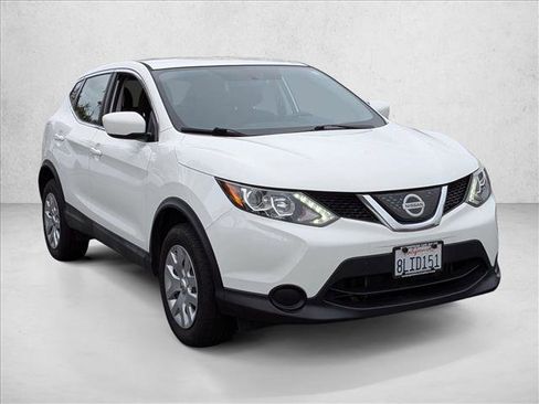 Used 2018 Nissan Rogue Sport S image 3