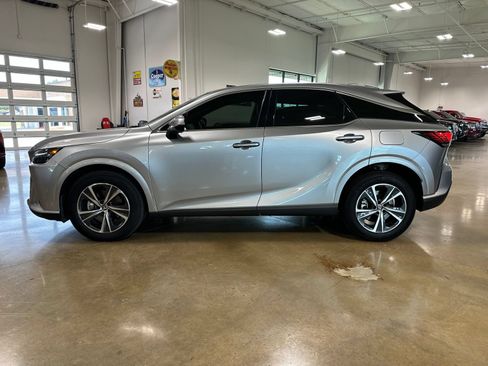 Used 2025 Lexus RX 350 FWD w/ Technology Package image 5