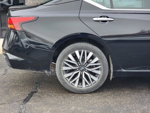 Used 2024 Nissan Altima 2.5 SV image 10