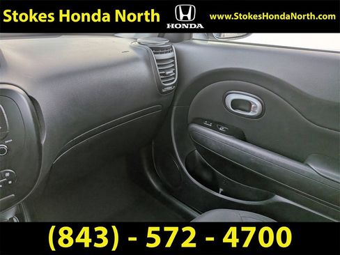 Used 2017 Kia Soul + image 17