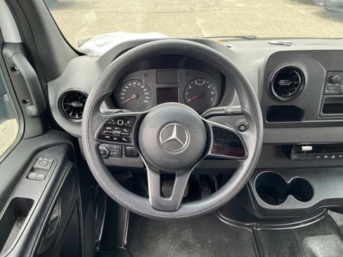 Used 2022 Mercedes-Benz Sprinter 2500 image 19