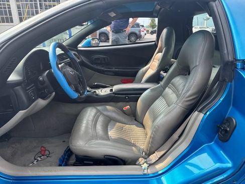 Used 1998 Chevrolet Corvette Coupe RWD image 10