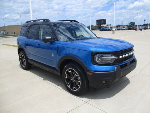 Used 2025 Ford Bronco Sport Outer Banks w/ Outer Banks Tech Package+ AWD/4WD image 8