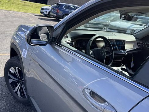 New 2026 Volkswagen Atlas SE image 40