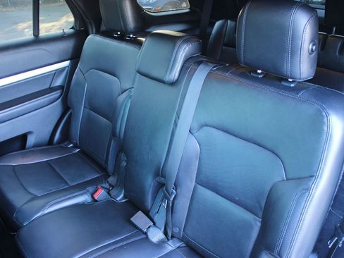 Used 2016 Ford Explorer XLT w/ Equipment Group 202A FWD image 14