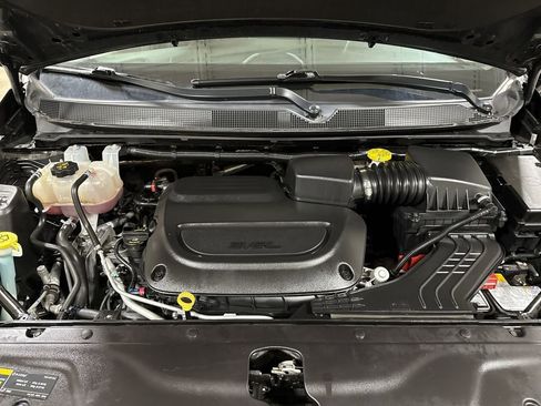 Used 2024 Chrysler Pacifica Touring-L FWD image 24