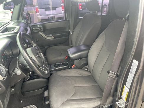 Used 2017 Jeep Wrangler Unlimited Sport w/ Connectivity Group AWD/4WD image 16