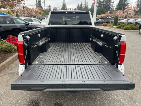 Certified 2025 Toyota Tacoma SR5 AWD/4WD image 10