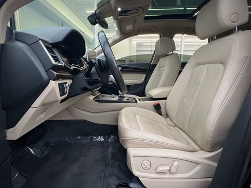 Used 2019 Audi Q5 Prestige w/ Prestige Package image 16