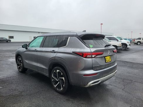 Used 2023 Mitsubishi Outlander SEL AWD/4WD image 3