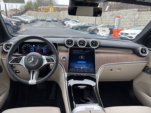 Used 2023 Mercedes-Benz GLC 300 4MATIC image 7