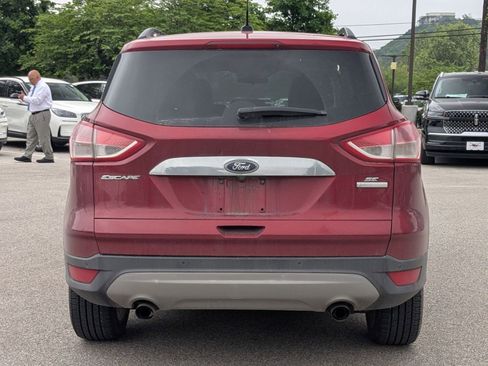 Used 2016 Ford Escape SE w/ SE Chrome Package FWD image 4