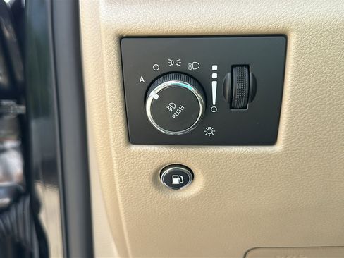 Used 2019 Jeep Grand Cherokee Limited AWD/4WD image 15
